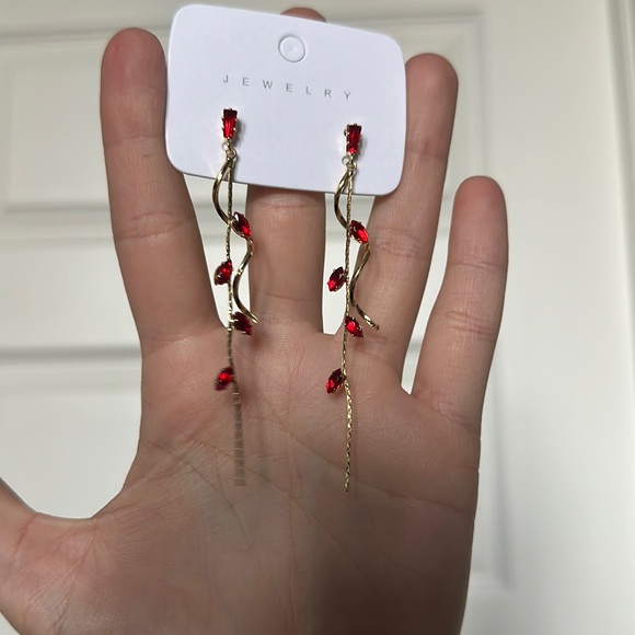 💎BOGO FREE💎 Dainty red dangle gem earrings - Picture 2 of 3
